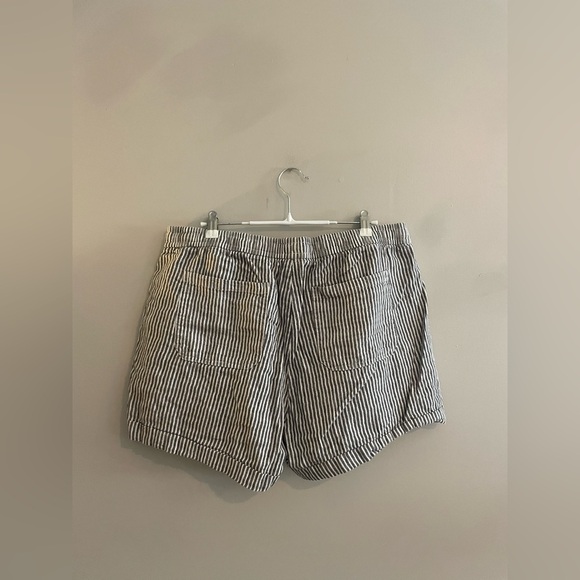 Old Navy Gray and White Striped Linen Like Shorts - Picture 4 of 4